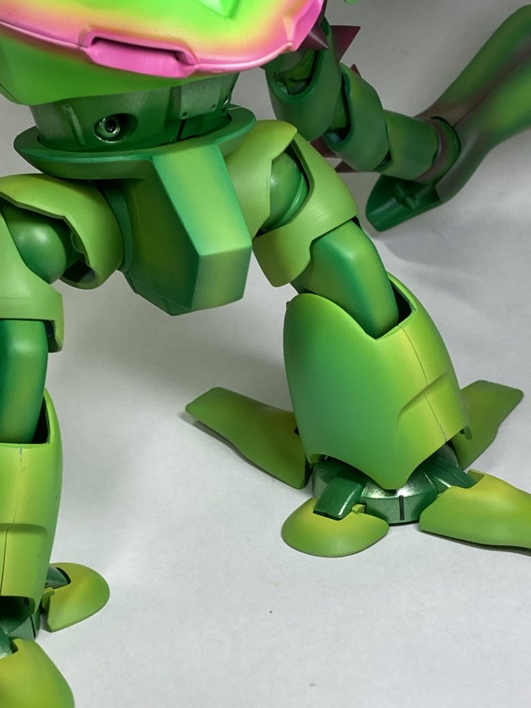 腰から足にかけてモチーフは アロエなどの多肉植物 濃淡を出してぷにぷに感を出せたかなと思います