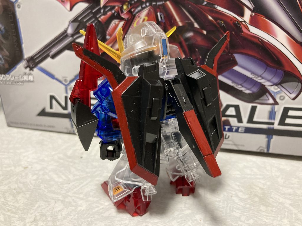 背面。ベース店限定のクリアキットでリアの赤色部分だけ、シール貼りをミスったので塗装してます。