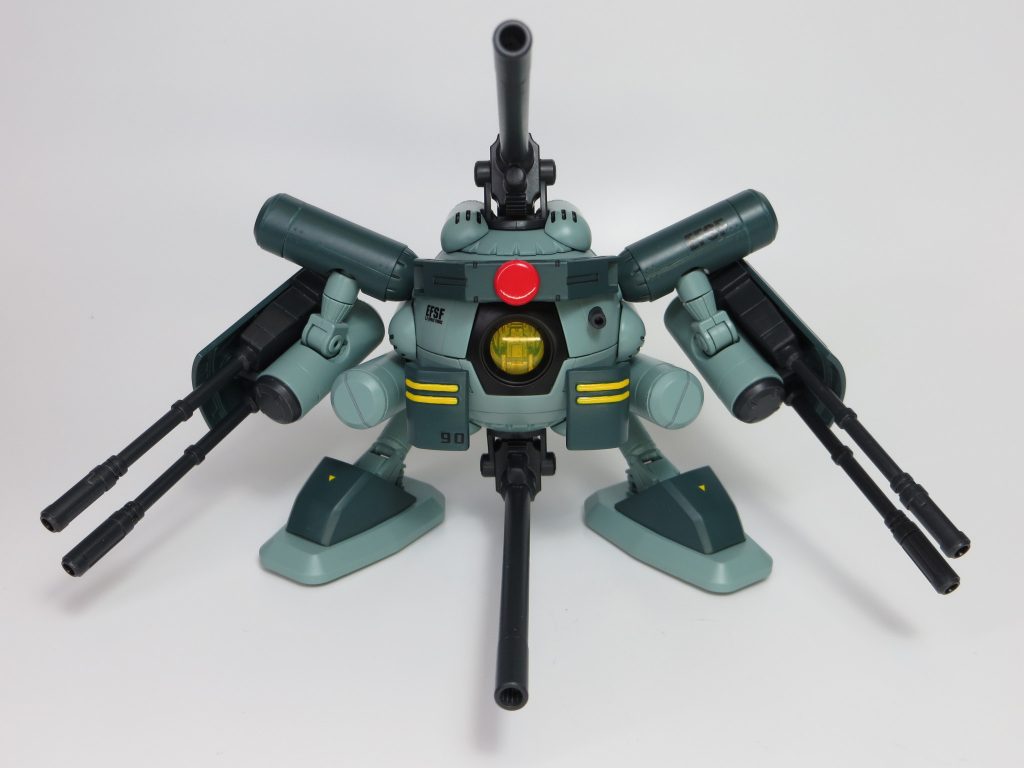 中央の装飾がモノアイのようで、色も相まりジオン軍っぽく見える?