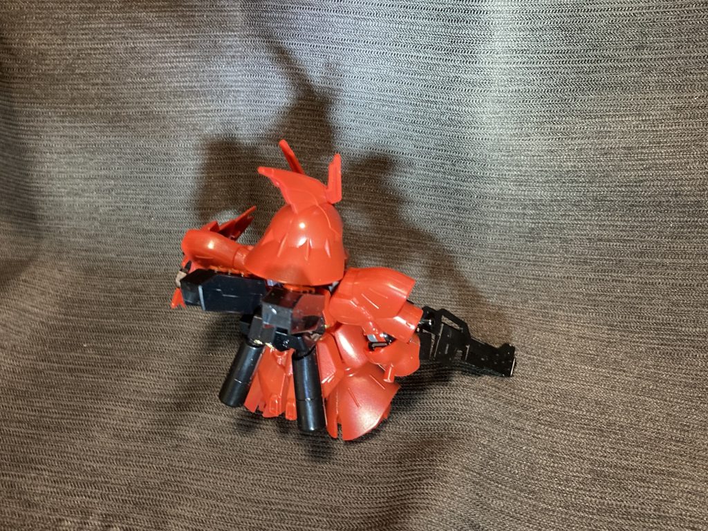 背面プロペラントタンクは塗るか悩みましたが、あまり手を入れる気もなかったのでそのままにしています。