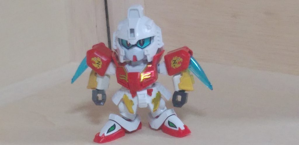 フォースインパルスガンダムモチーフの武者となります。ぽんとろさんの『武者壱刃留須』を見て作りたくなり、三国伝メインで作成しました(兜に孔明ν、頭部に同リ・ガズィ、腰パーツに趙雲を使っているのがその証拠です)。製作時の縛りとして、これと他の4機に関しては、『モチーフ元のパーツを一切使わない』事をルールに、三国伝メインで使用しつつ、レジェンドBBの號斗丸(共にジャンク品)、ビルダーズパーツである程度の形を再現しております。これは、種デスのガンダム初期5機の内、フォースインパルス以外の四機が未だにSDキット化されてない為です。