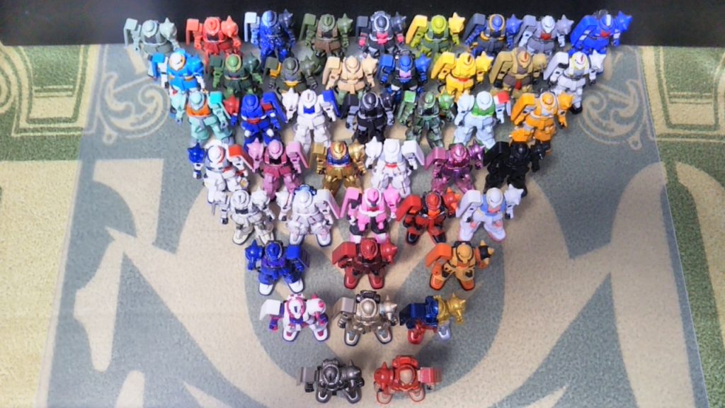 後列左から…1979年→最前列右…2021年まで😊