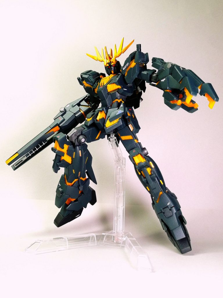 一度スプレー缶で塗装し、デカールも張りましたが微妙でした特にパールクリアが蛇足だと感じてリペイントすることにありがたいことにこの状態も好評ではあったため、好みの問題かと