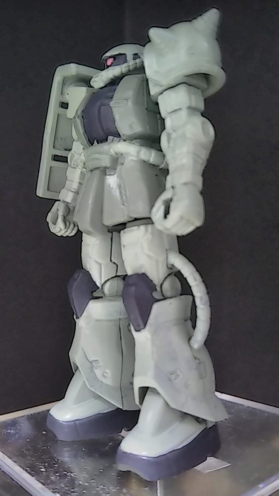 当時のザクは…手も緑。パイプも緑。今のザクのイメージよりも色が浅いイメージです。