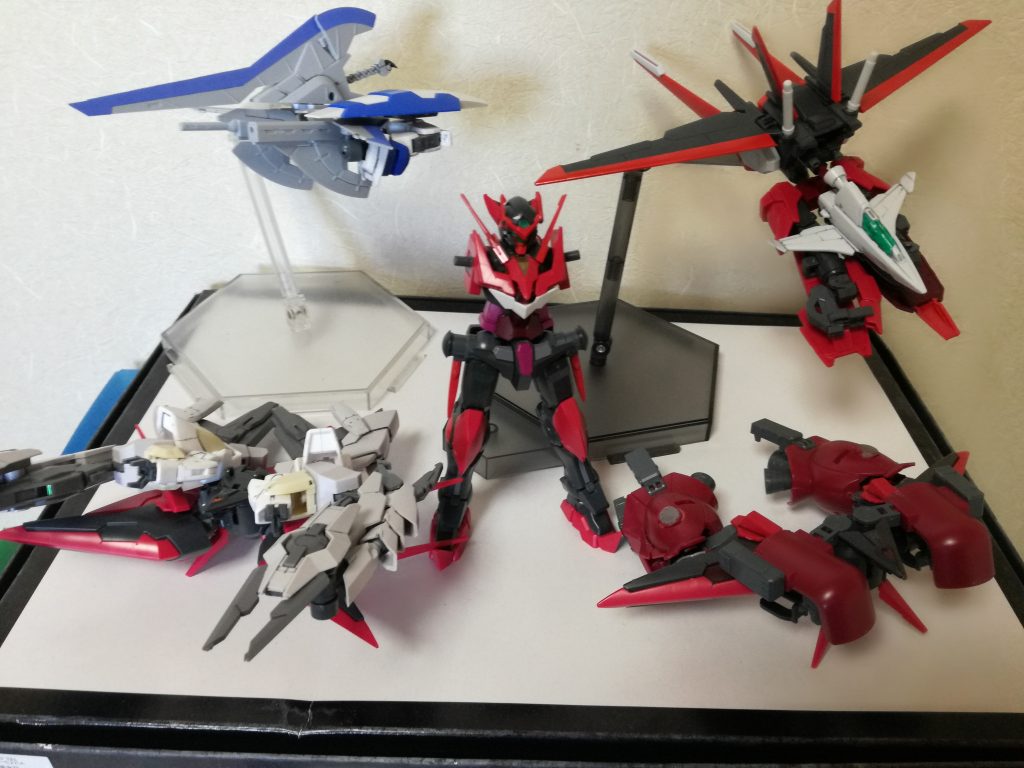 各アームズは支援機またはMAとして戦闘の支援，武装の運搬を行う．名称はノーマルアームズの場合ノーマルブースターとなる．