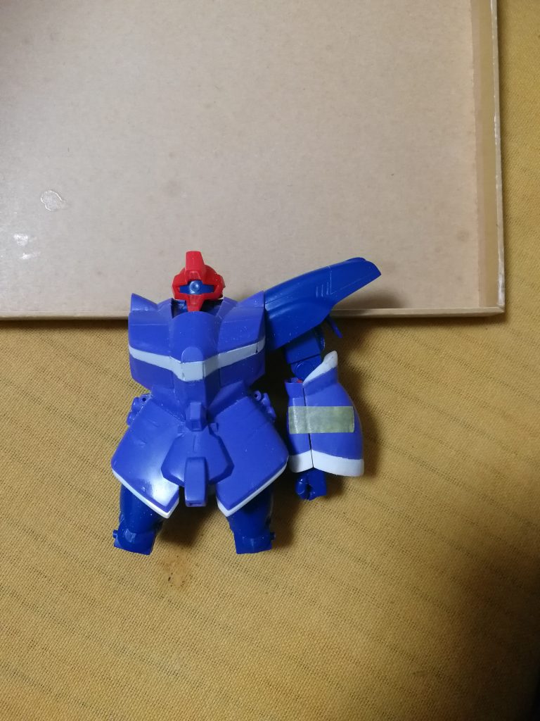 バランスを変えたところ。胸あげる。脇腹部の装甲を削ってクビレを作りました。前腕は伸ばしたのと肘の隙間を装甲で隠す。スカートは薄い装甲感があったので厚くしました。これだけで今のキットと遜色ないかっこよさになったと思ってます