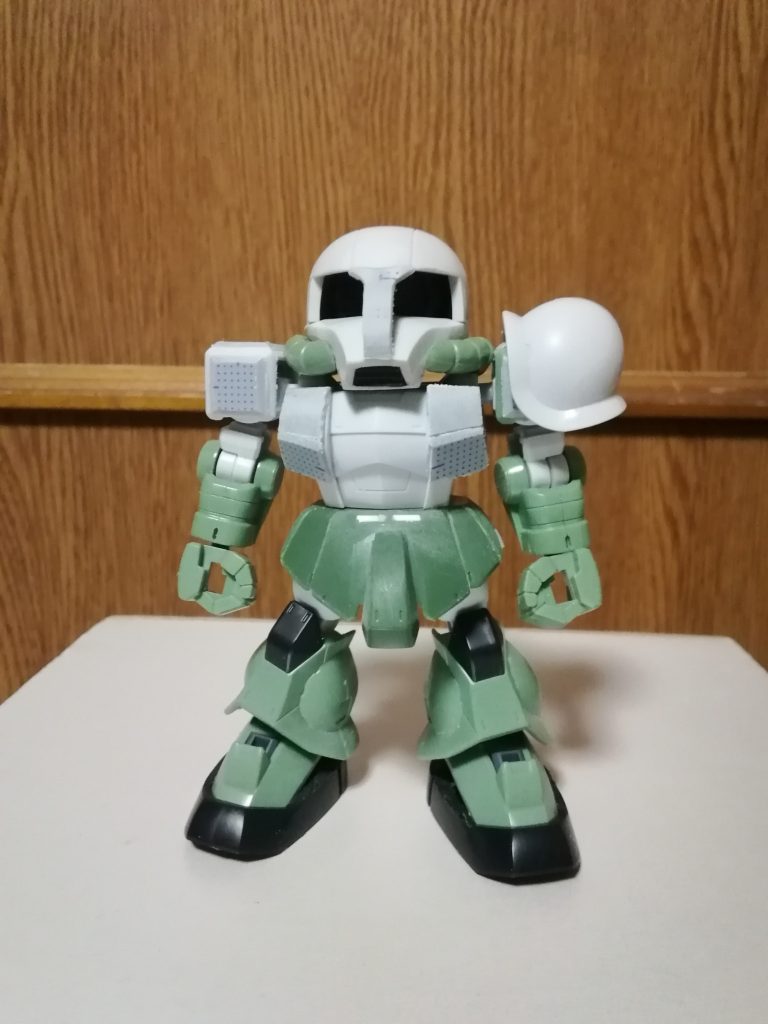 SDCSザクⅡにシルエットブースターを換装して旧ザクにしたものを素体として、加工しています。