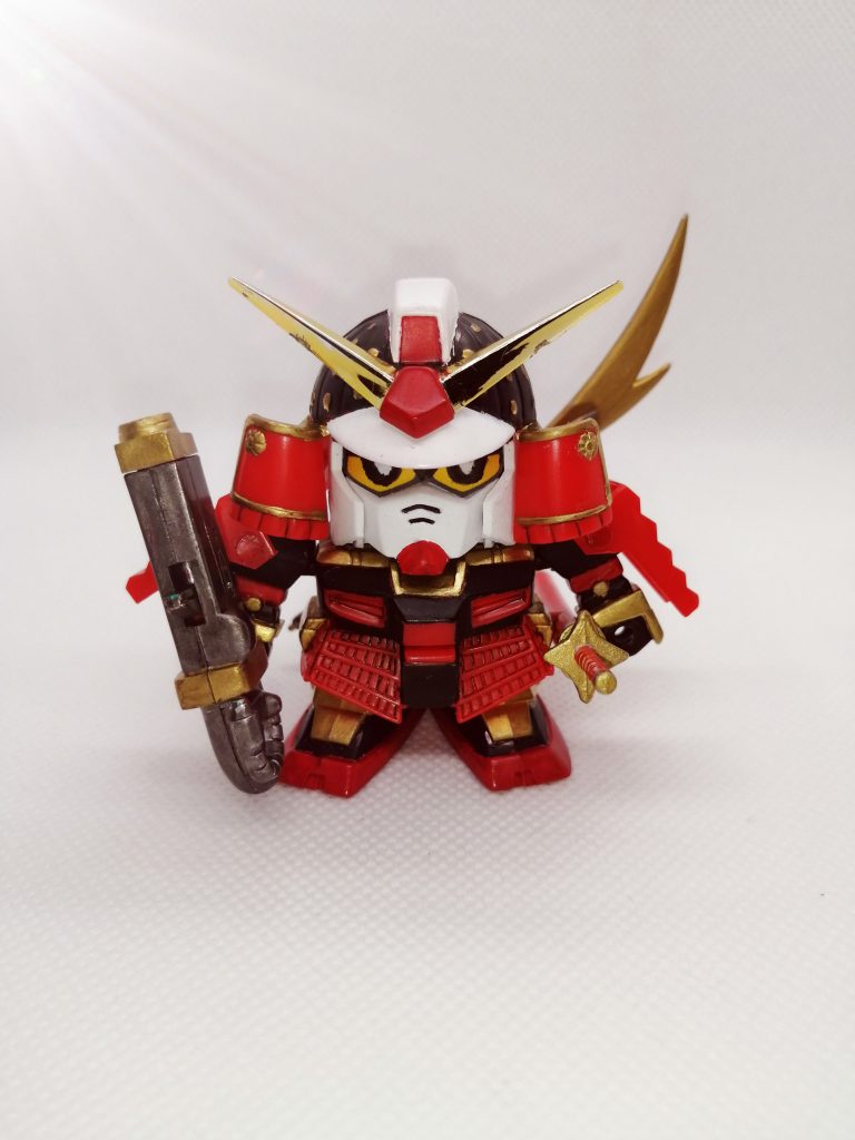 目は付属のシールをプリンタでコピーし、レジェンドBB風に瞳を書き込みました。武者農丸についている金メッキアンテナを装着するだけで、だいぶ見栄えが変わりますね。