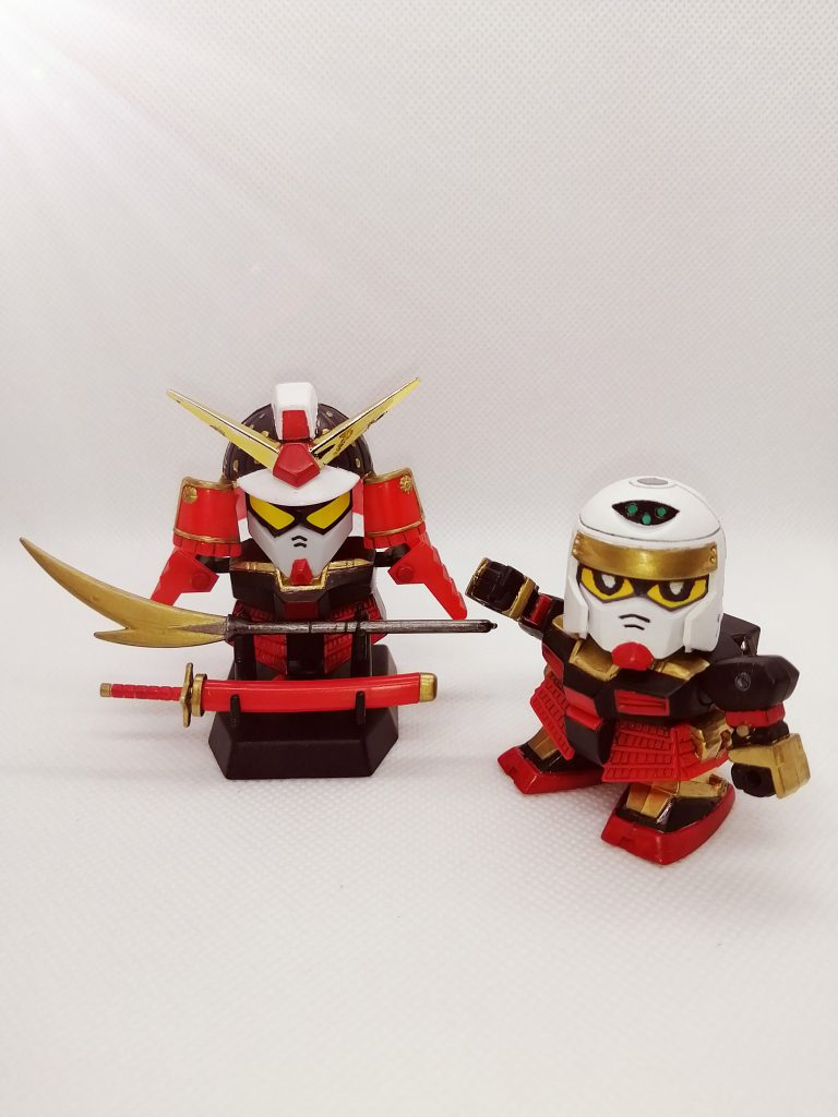 軽装タイプ。脱いだ鎧は付属のスタンドに飾り付けることができます。このプレイバリューで当時300円とは・・・、いい時代でした。