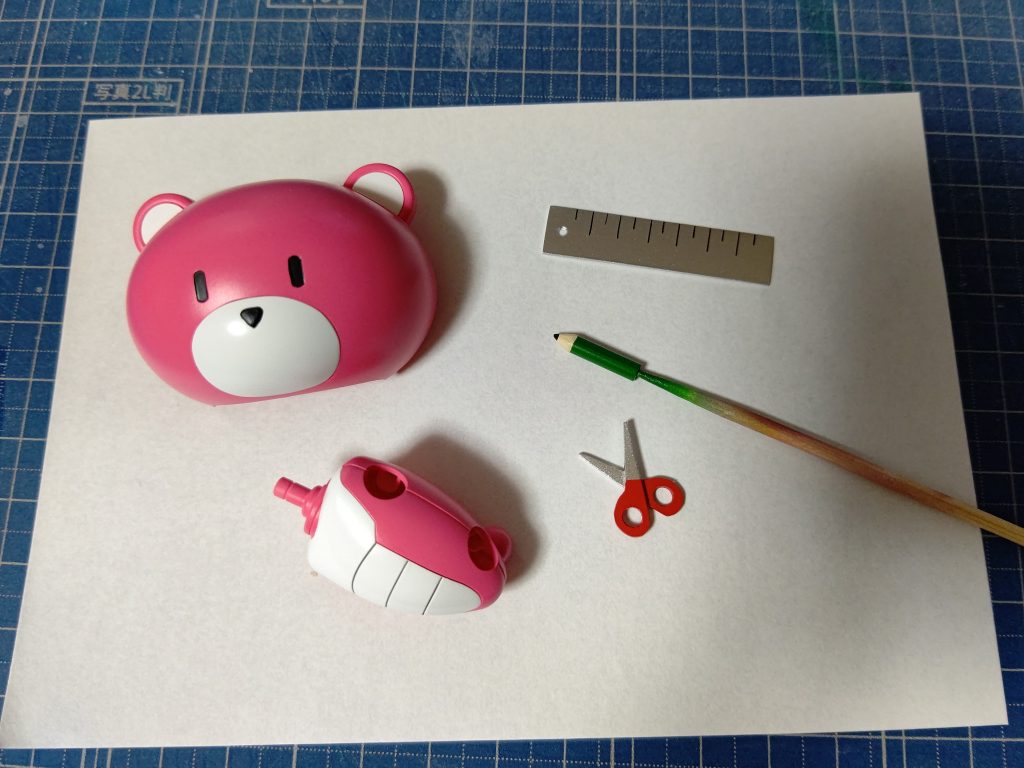 定規と鉛筆とハサミ