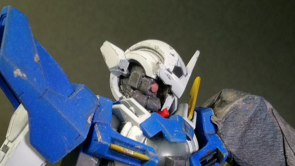 右目のティエレンカメラは、ユニコーンのビームサーベルとHアイズで　　　　　　パイプはヒートロッドです