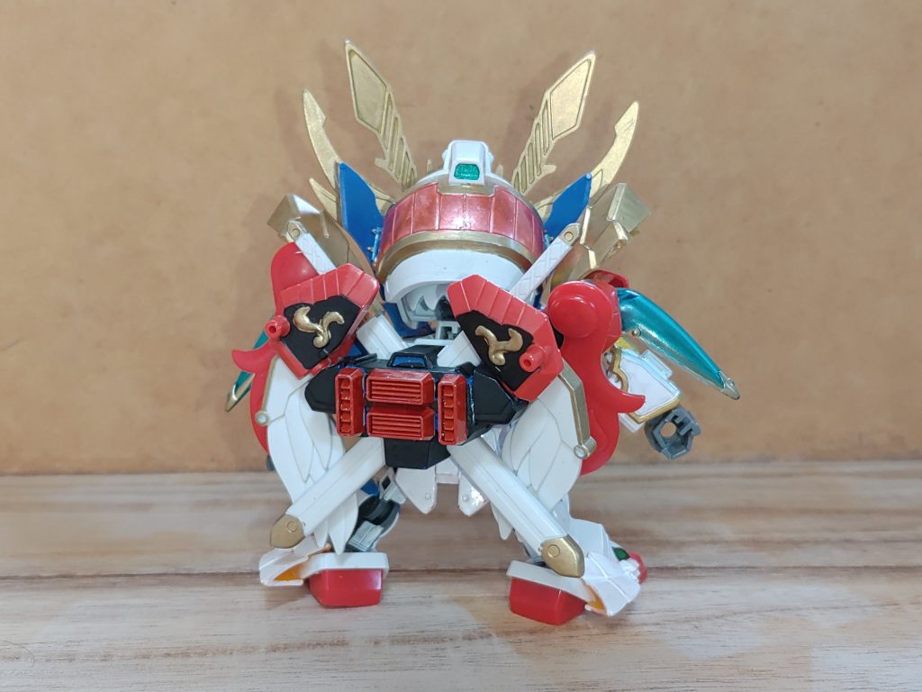 背中に背負っているのは『譜往蒭(ふぉーす』。小型かつ軽量だが、支援機を介さずに単独飛行する事が出来る優れ物。