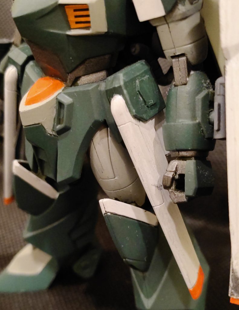 ストライクフリーダムのクスフィアス3のサーベルラックに蓋をして、ポルクスⅣに見立てています。