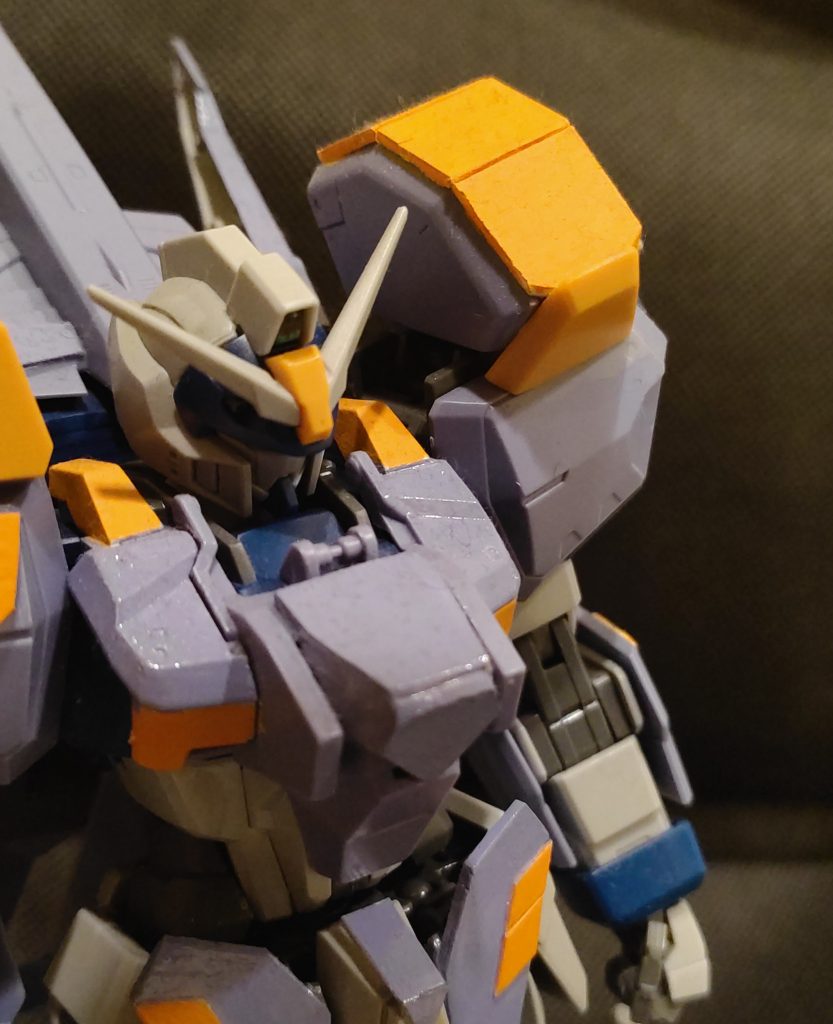 スティレットの収納庫は本来の腰アーマーとプラ板の塊です。