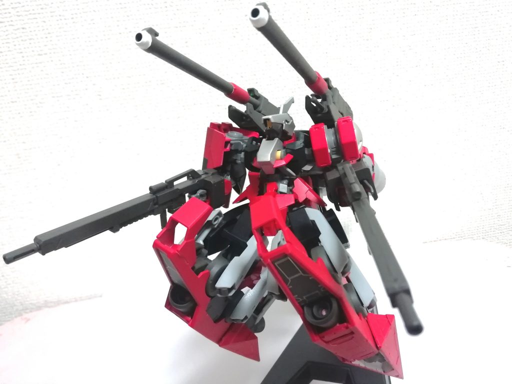 レッグポジション。アームをレッグブースターにした高速戦闘仕様で両腕に銃火器を持てば戦艦さながらの射撃戦を可能とする