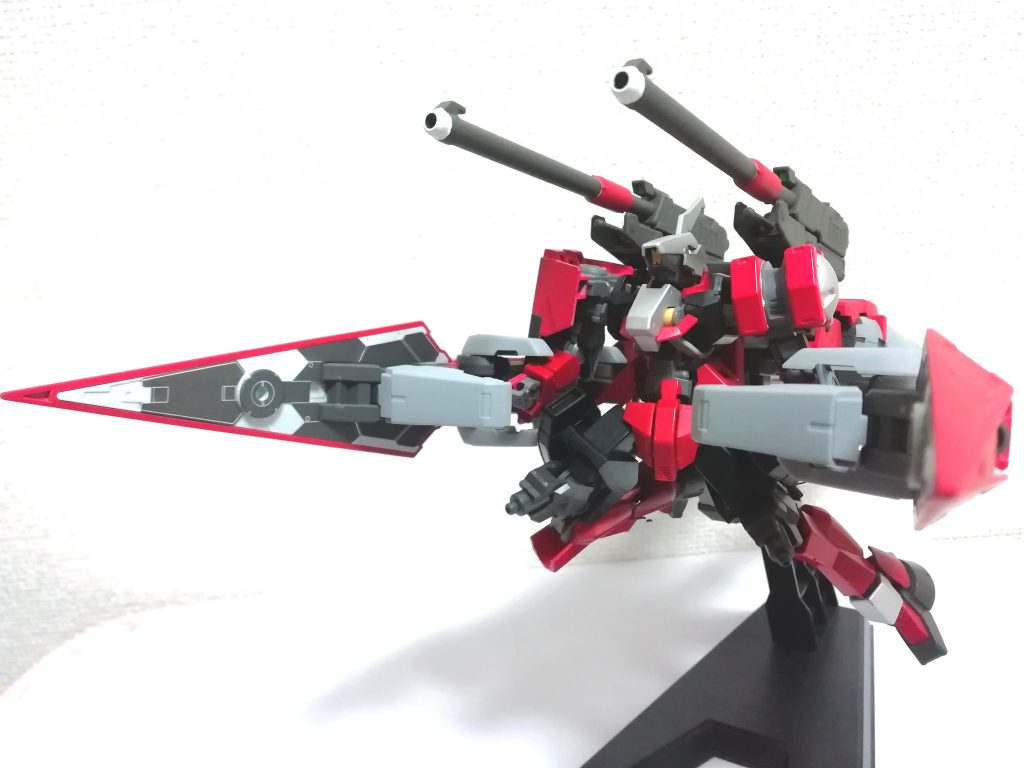 アームポジション。滑腔砲で牽制しつつアームで殴る中近戦仕様