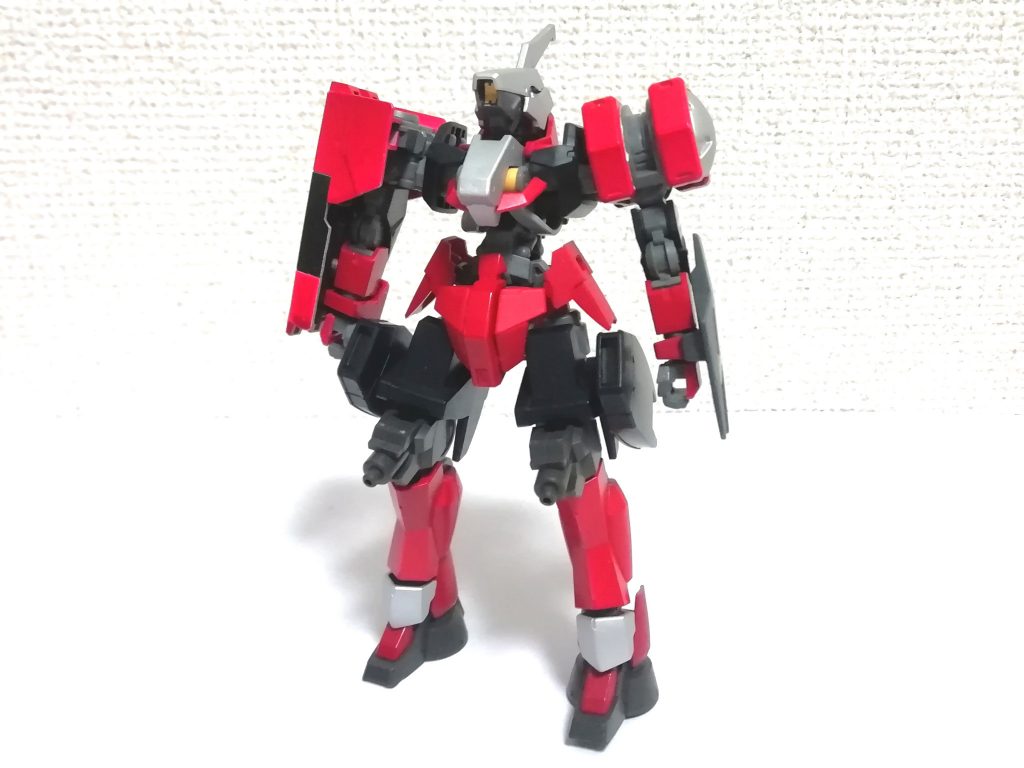 グレイズメテオ・クタン合体仕様。ひざに合体用のアタッチメントを付けてる他クタンに干渉しないよう極力装備を廃してる