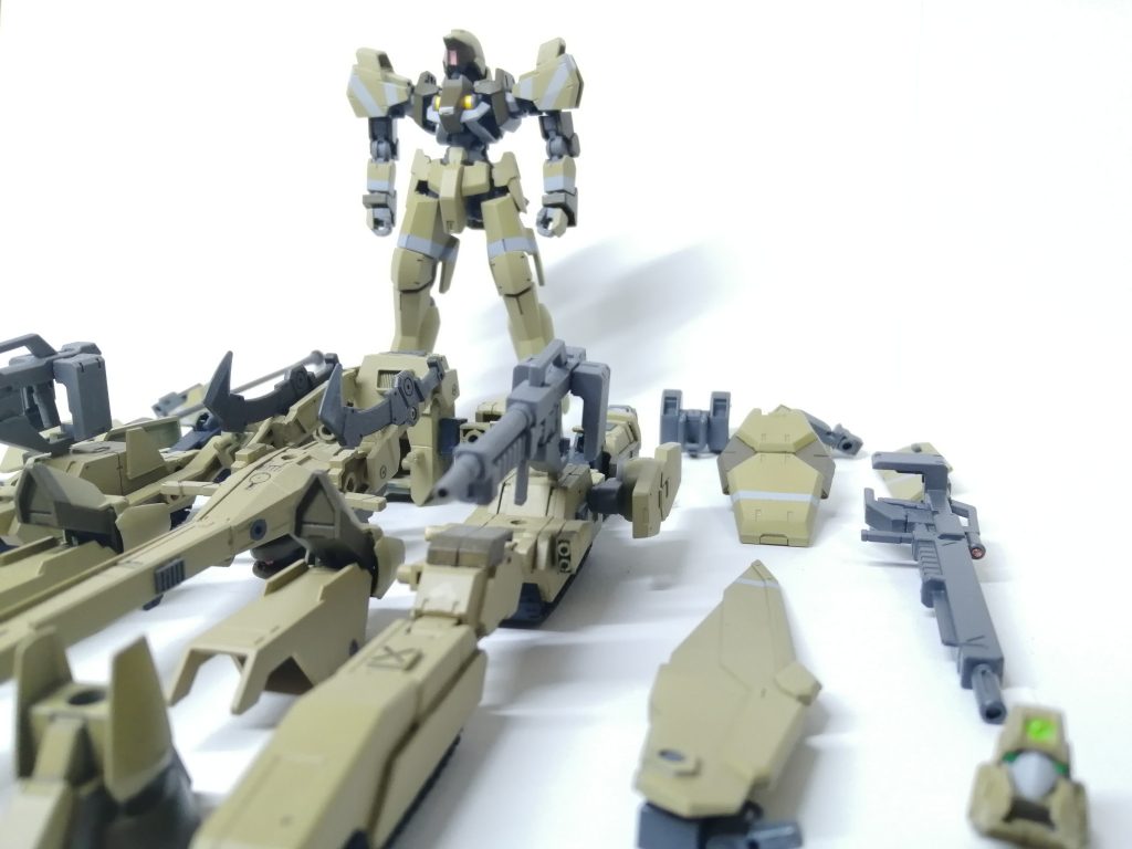 グレイズの装備–2枚目/制作者：Green Comet