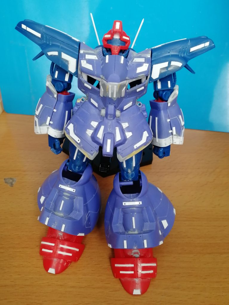 途中プラ板を貼るのが楽しくなってしまい、やり過ぎたと思ったところ。まあ結果的には良かったかと