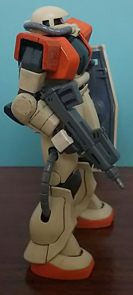 右側手はジム改 肩は陸ガン（旧）に変更ジム改のバズーカも持てる