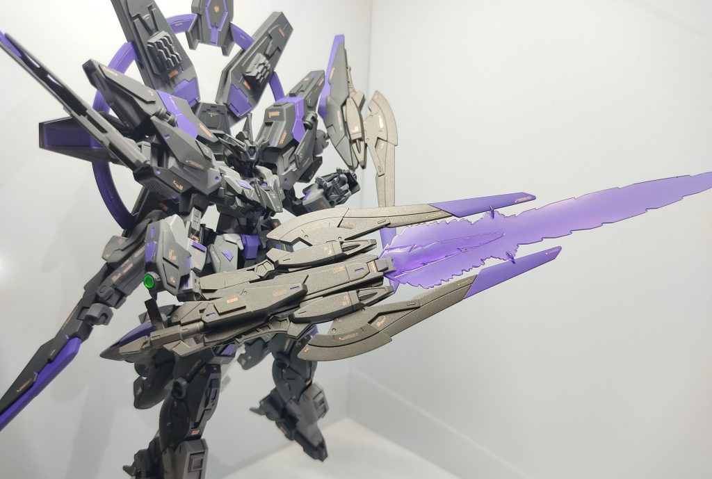 対艦隊大型ビームサーベル“イマジンブレイド“最大出力で数百mを文字通り薙ぎ払う決戦兵器