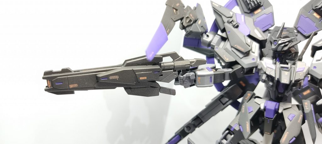 専用拡散ビーム砲“ウルカヌス“射程は短く近中距離にビームをばら撒くように使用する