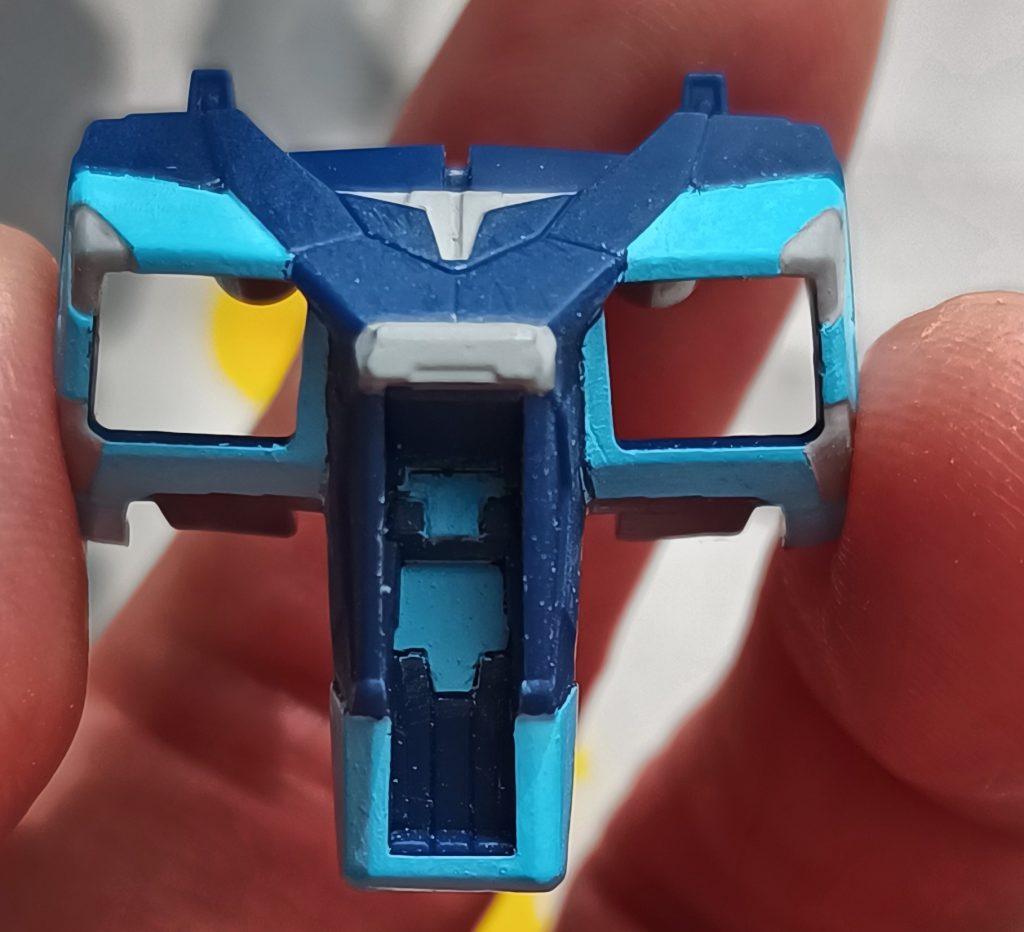 ④はみ出た部分を、セラカンナで削り取る⑤ポスカを塗った部分を、水性トップコートつや消しで筆塗りする(※ハゲる事がありました、スプレーで吹いたほうがいいかもしれません)⑥Mr.ウェザリングカラー・マルチブラックをパーツに塗りたくり、キムワイプで拭き取る⑦シールを張り、Mr.トップコート 水性プレミアムトップコート つや消しを吹いて完成