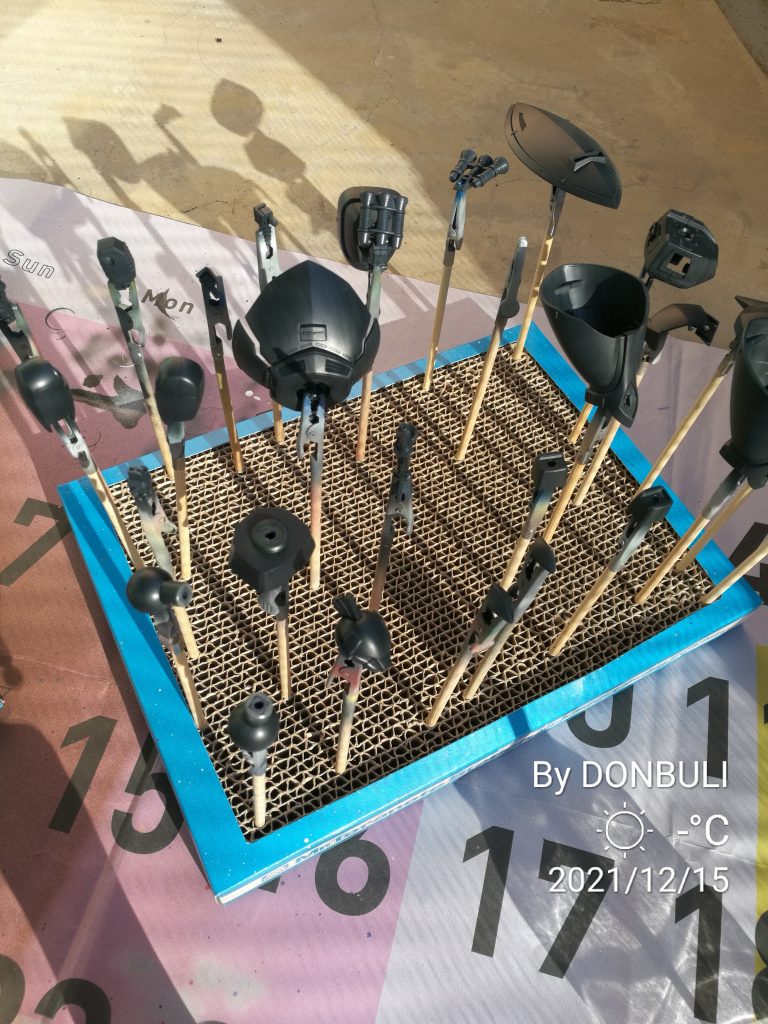 下地は関節と同じ色で同時に塗装おすすめの時短技!