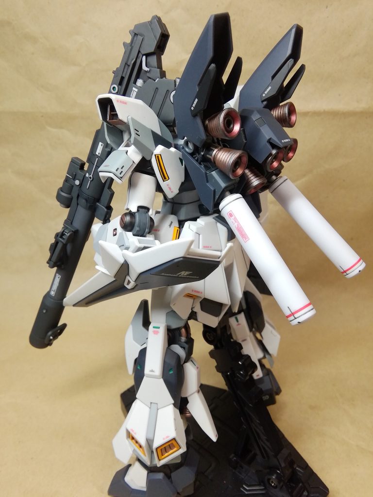 流行りのスラスターの焼け表現を筆で挑戦…もっと思い切って重ねてもよかったかもしれない。