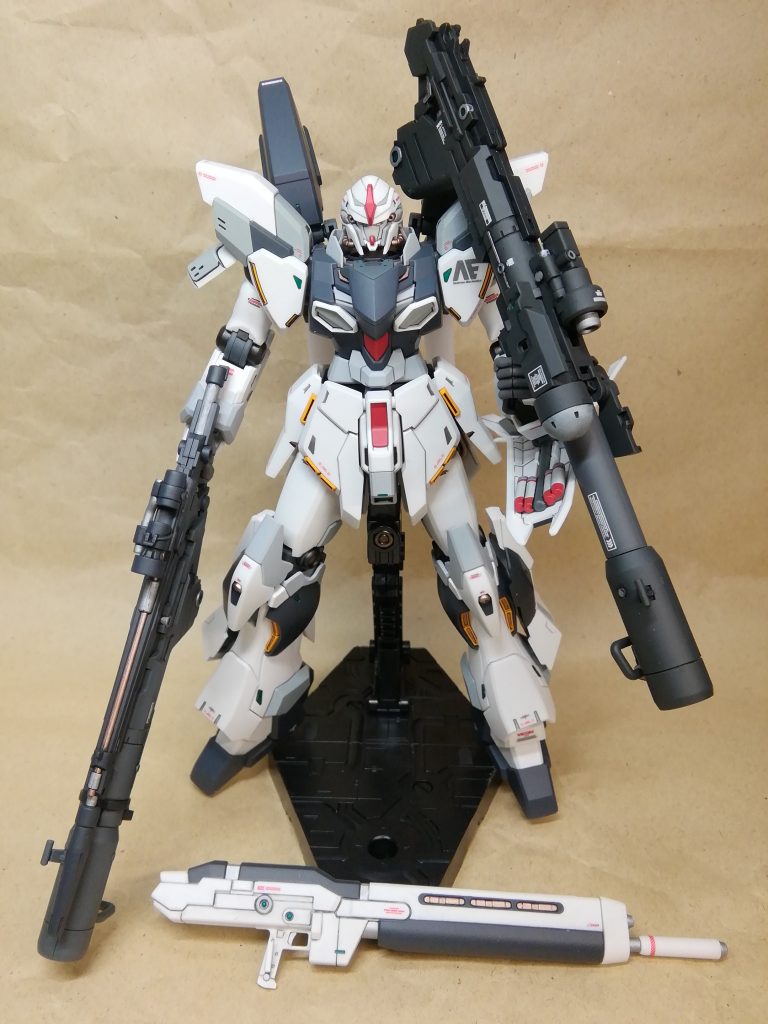 本来のハイ・ビーム・ライフルへの換装は握り手がガッチリハマってて、こじると破損しそうなので断念…左握り手はすでに破損済…