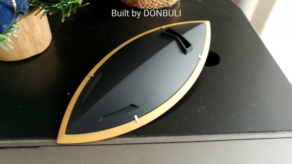 シールドはあまり情報量を増やさずに、使い捨てで固そうなイメージ