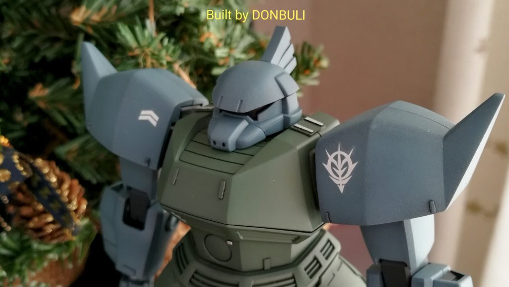 モノアイをどうするか悩んでいて、なんかもうこれでいい気もする鎖骨部分はプラ版でディテールアップを兼ねた会わせ目隠し