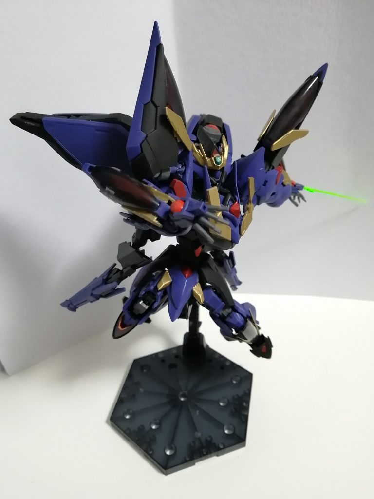 手甲には、ビームソード生成機能。