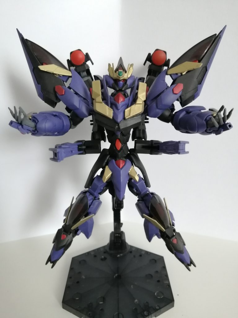 さらにバインダーを腹部ビームユニットの左右にバレルとして配置。そして超極太ビームを三門からまとめて放つ〈バニシングブレイザー〉。テッカマンの最強武装であるボルテッカー的な技ですね。