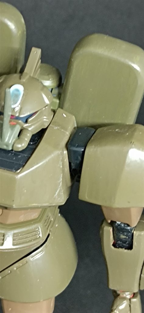 肩関節のシーリング処理を覆う為のカバーを取り付ける事で水の抵抗による肩関節の損傷を防いでいるが、地上でパージすると再装着出来ない 他にも肘のシーリング処理も施している。