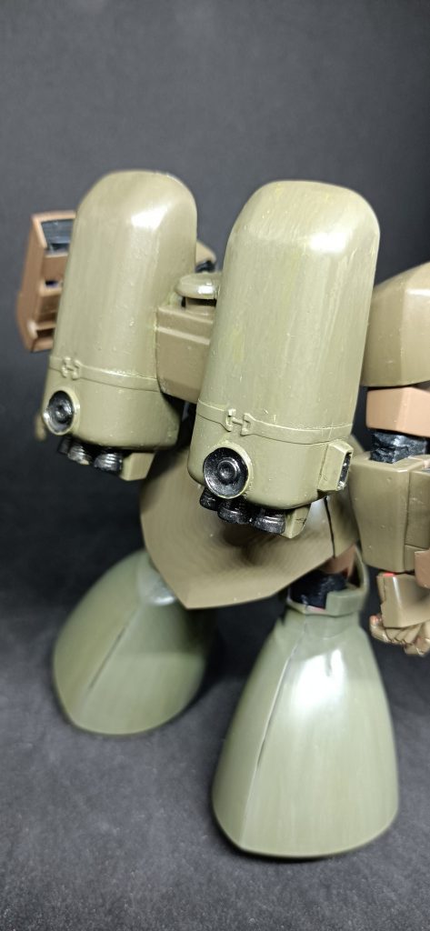 接収した時点で未完成だったバックパックを水中型ガンダムのバックパックを参考に新造。