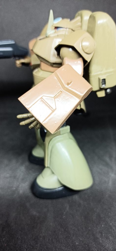 水中ジェットパックシールド水中ではジェットパック、地上ではシールドとしての役割を持つ