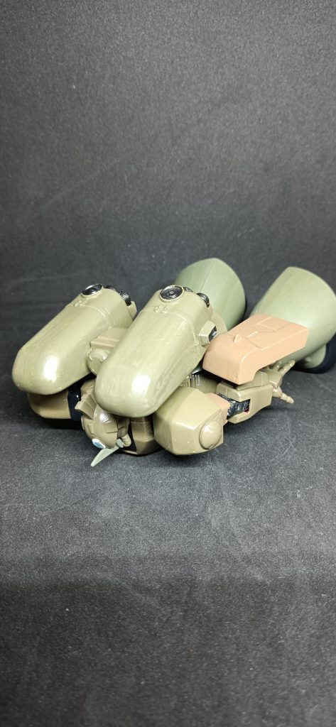 水中巡航形態出来るだけ水の抵抗を減らし頭部に楕円形のセンサーで視覚や敵の位置を確保している。