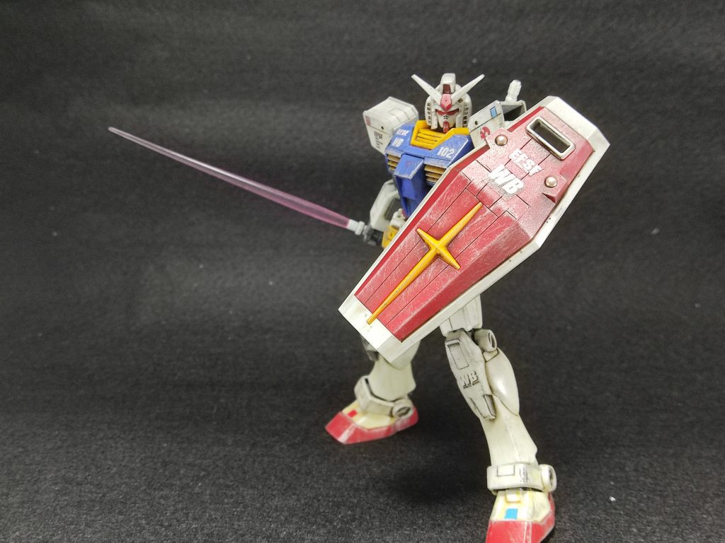 サーベルエフェクトは、他キットの余りを強奪。EGのサーベル穴が小さかったので、1.5mmのピンバイスで拡張。