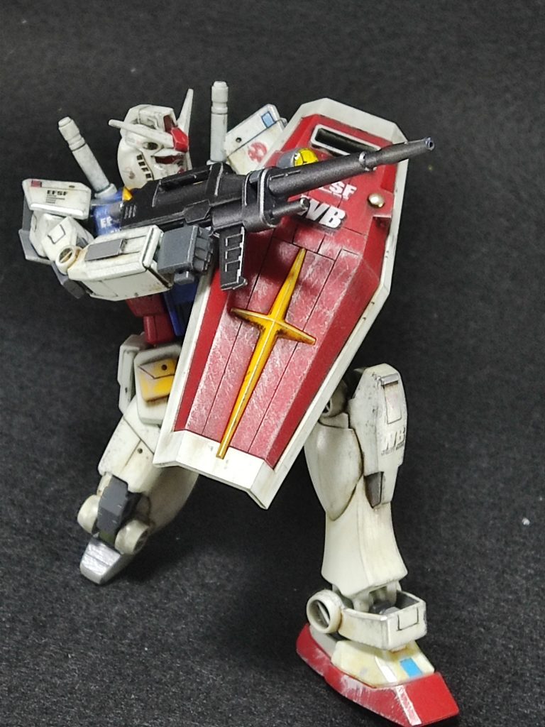 シールドには、百均のビーズ(?)でリベットモールド。ライフルは、ガンメタとブラックで2色塗り分け……たんだけど、ぶっちゃけ目立たない……