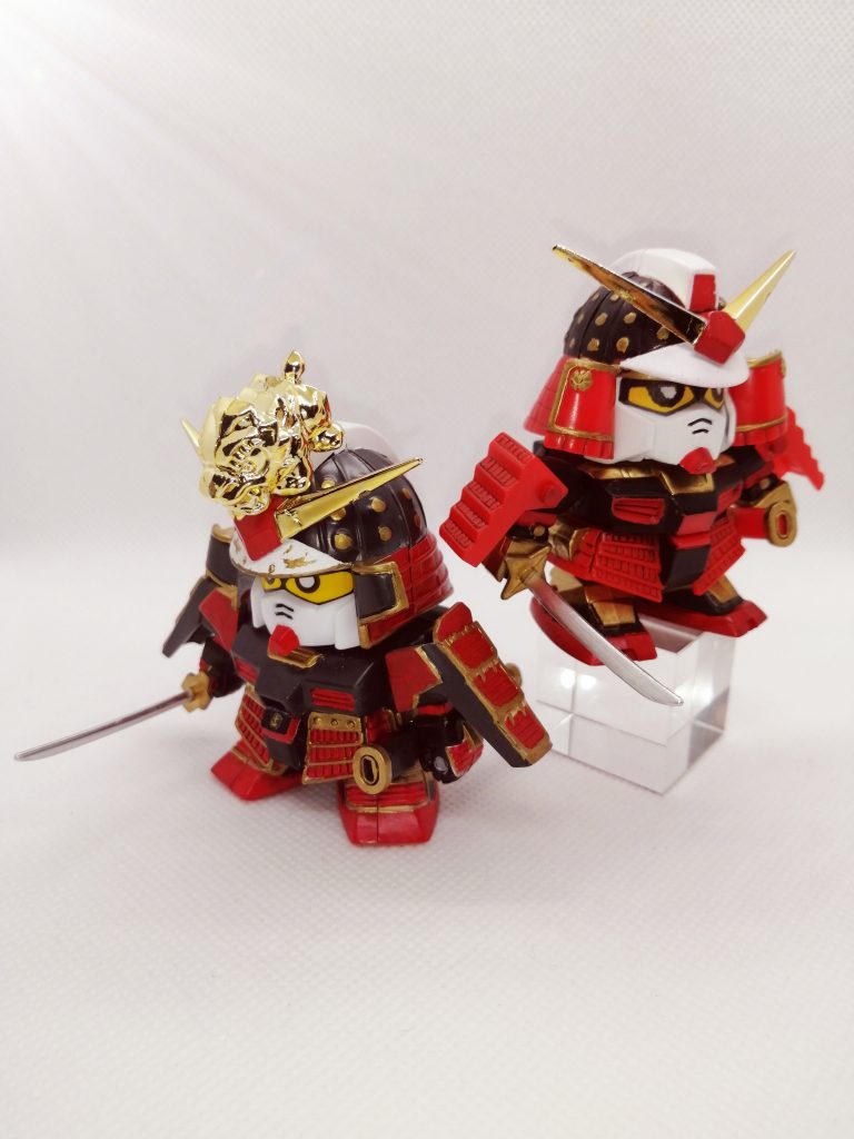 お兄ちゃんの武者と。双子なだけによく似てますが、後発の農丸の方が各パーツのモールドも細かく刻まれており、表情も少し凛々しい気がします。農丸は今でも根強い人気があるキットで、かなり遊べるので皆さんも一度作ってみてはいかがでしょうか。隠密頑駄無の紹介はまた今度！