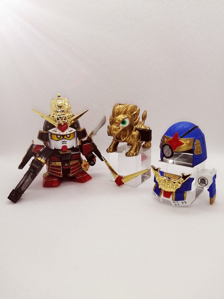 キットには本体と付属の武器のほか、守護獣のアニマルスピリット、隠密頑駄無の鎧兜、ミニキットの雑魚と暴留、武者ガンダムグレードアップパーツの金メッキ兜飾りがついて、なかなかのボリュームです（雑魚と暴留は現在塗装中です）。