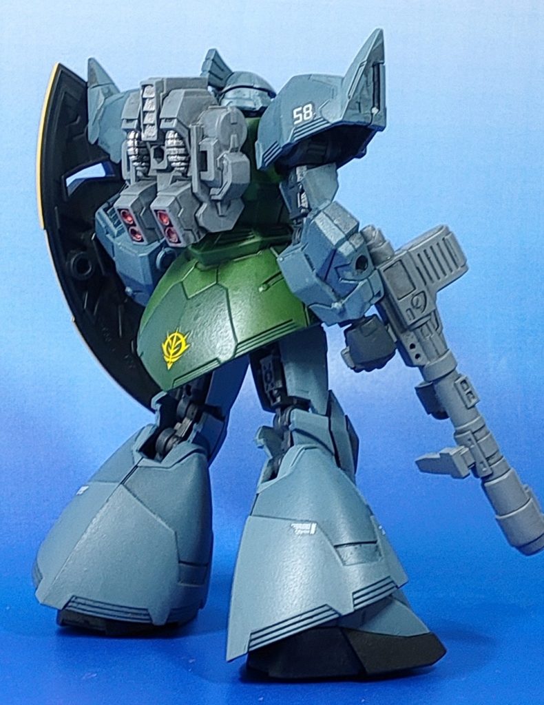 武器はロケットランチャーとロングビームライフル、高機動型のバックパックとシールドも付属している贅沢な内容です。