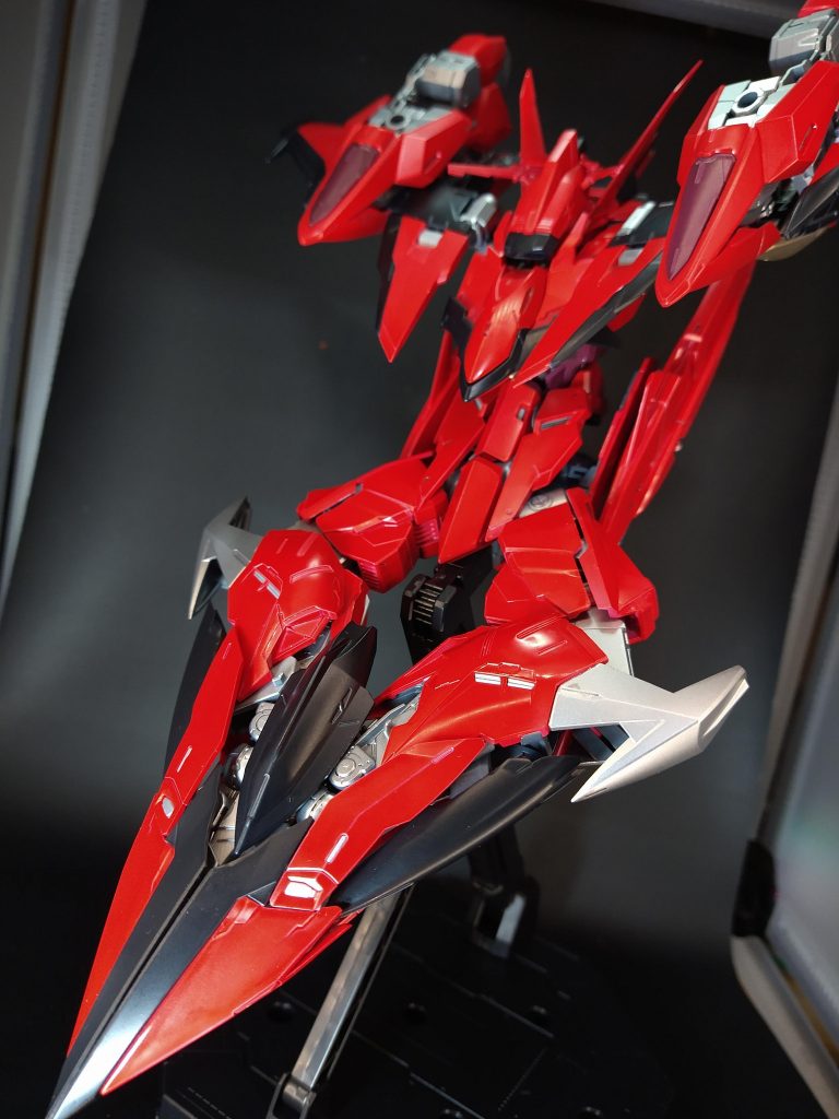 一応、頭部のアンテナの部分は干渉せずに変形できます。もう二度と変形させたくないですが。