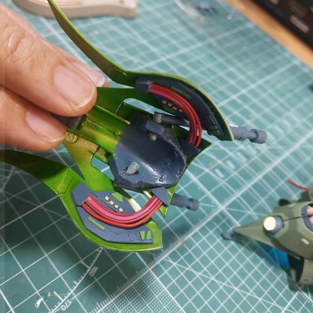 ハッチ開けたときに目立つので、裏側を作り込む。