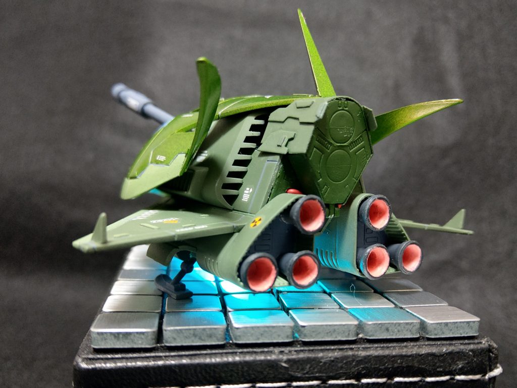 背面を確認してみたが怪しい所はないようだ。降りてこいララア少尉。