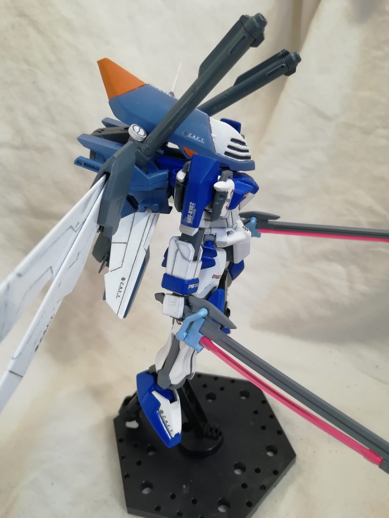 頭部を外せばディンのカバーを被せられます。