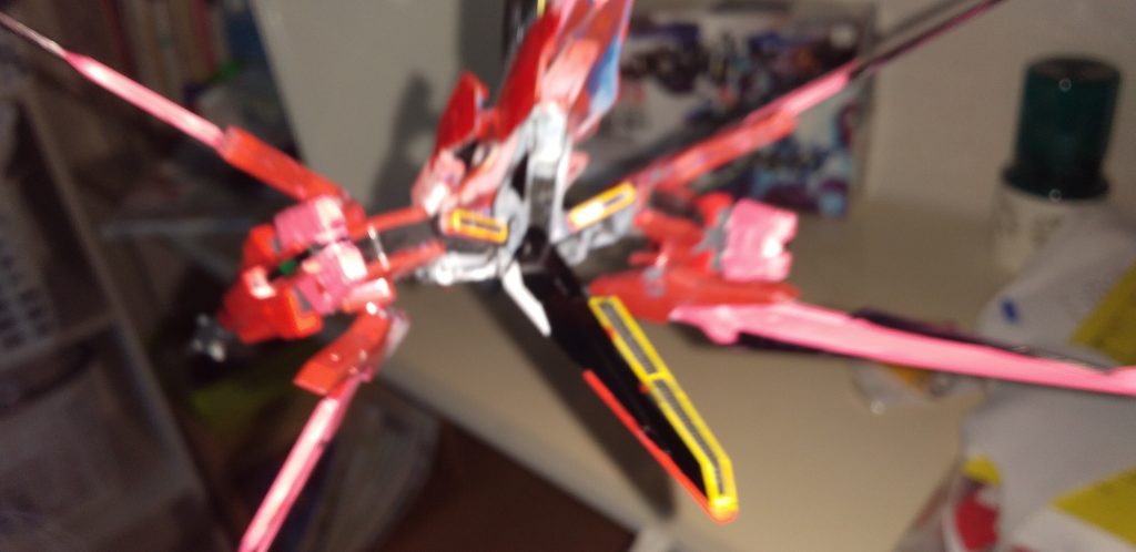 近くで見ると、まるでエールストライカーみたいですねWWW