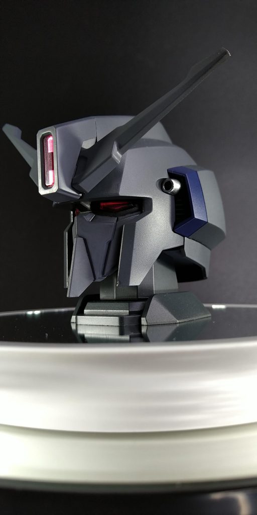 ついでにあおり画も追加　台はAmazonで購入したターンテーブルの上にダイソーで買った500円ライト付きミラーを乗せています