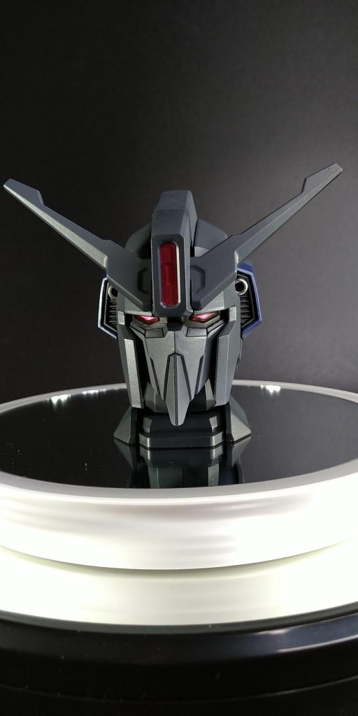 カメラ・センサー類は無塗装　バルカンは４アーティストマーカーで手軽に塗っています